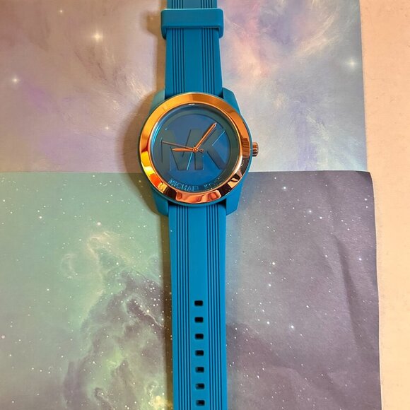 Michael Kors Women's Turquoise Silicone Analog Dial Watch Style -  (MK-2559) - Picture 4 of 8